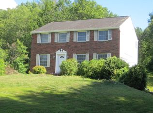 266 Crum Elbow Rd, Hyde Park, NY 12538