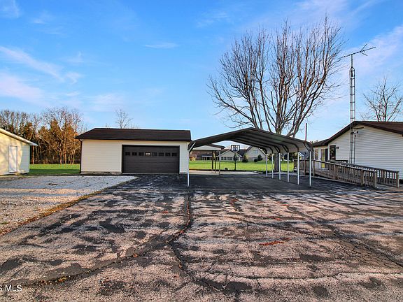 3rd image of 2029 NW Catawba Rd