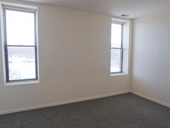 4th image of 2355 N Southport Ave APT H