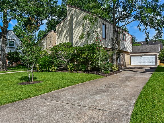 2nd image of 3415 Stoney Oak Dr