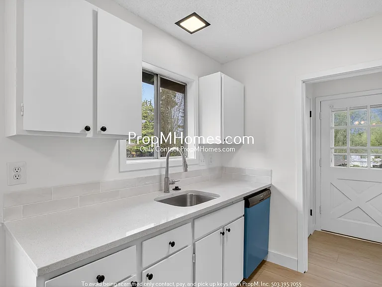 6056 SW Valley Ave — Photo 6