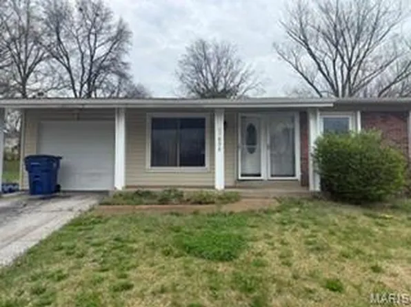 11632 Las Ladera Dr, Florissant, MO 63033