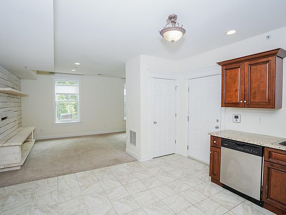 3rd image of 425 Broadway