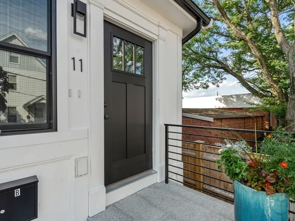 11 Macarthur St #A, Somerville, MA 02145