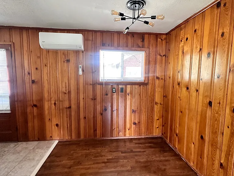 2102 Carlton Dr — Photo 3