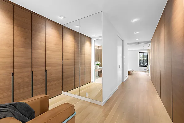 Sold by Compass | media 25