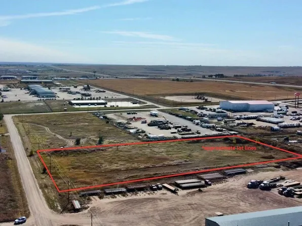 5817 Hamilton Ln, Williston, ND 58801