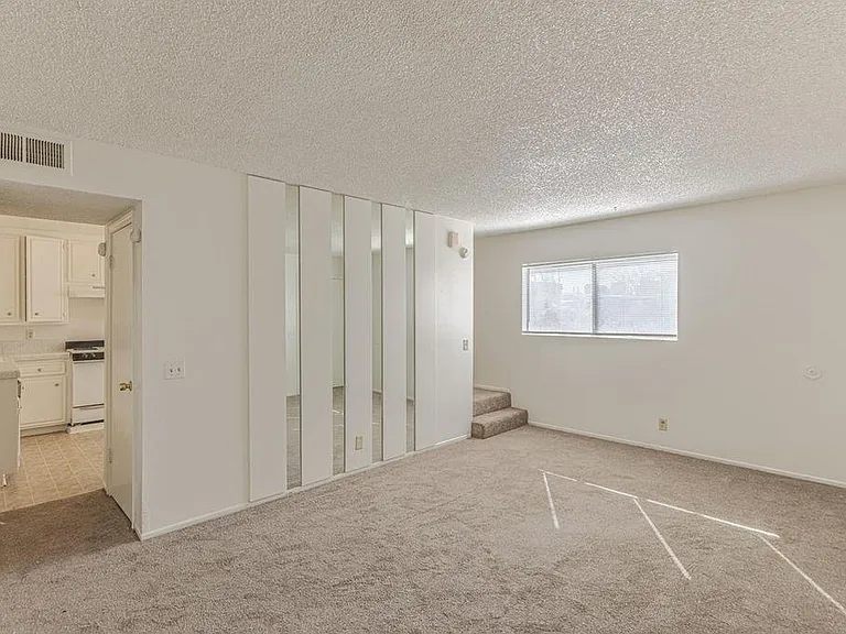 232 E Lancaster Blvd — Photo 3