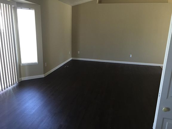 4th image of 3333 Stonehaven Dr