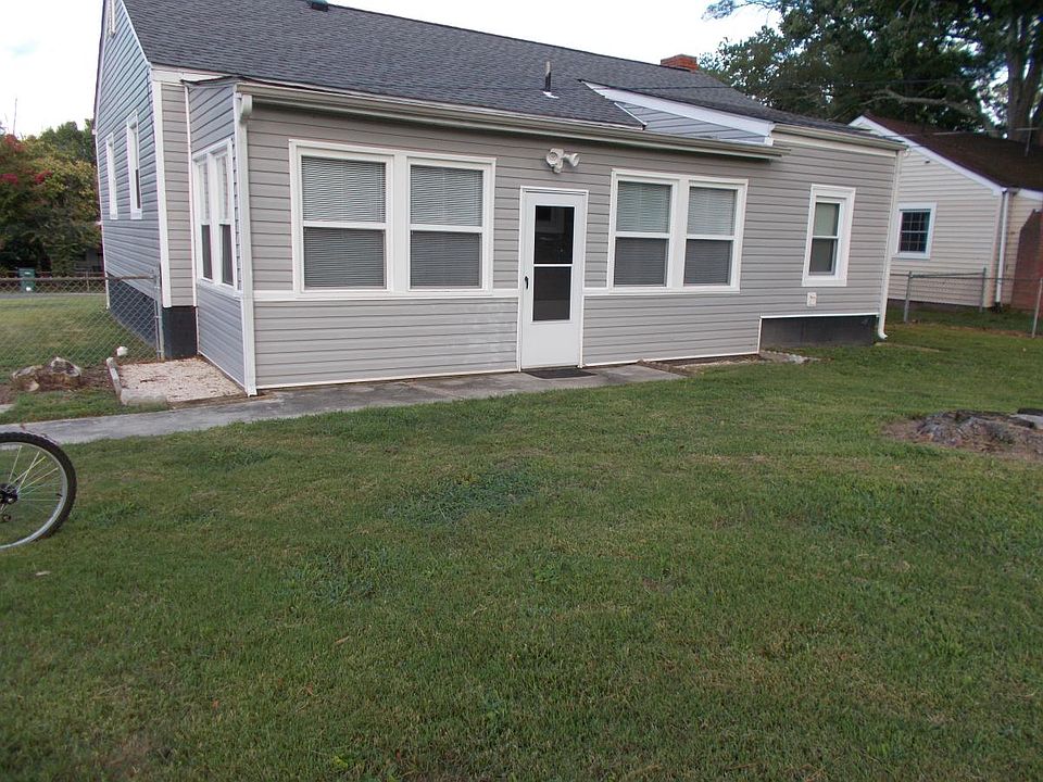 2nd image of 6010 Clover Ln