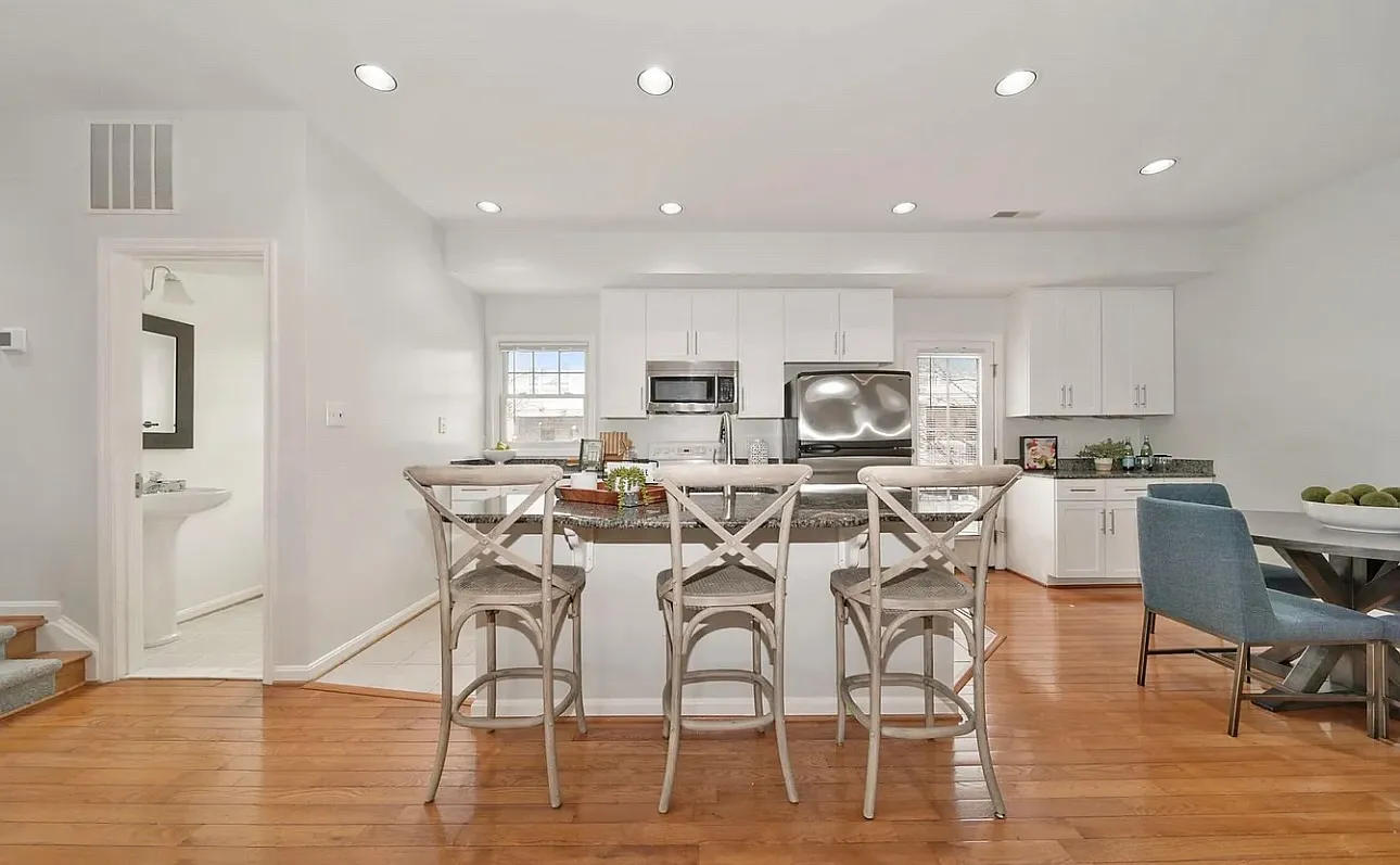 2 bed, 2.5 bath, 1812 sqft, $3,300 — Photo 4
