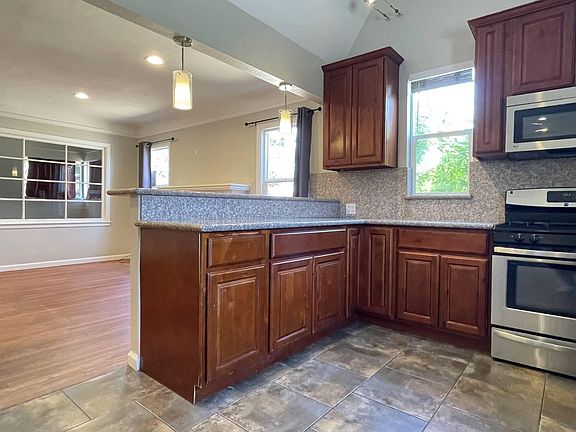 5th image of 1044 Branham Ln
