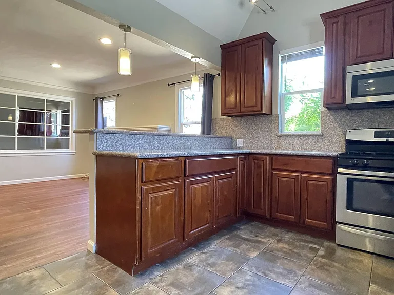 1044 Branham Ln — Photo 5