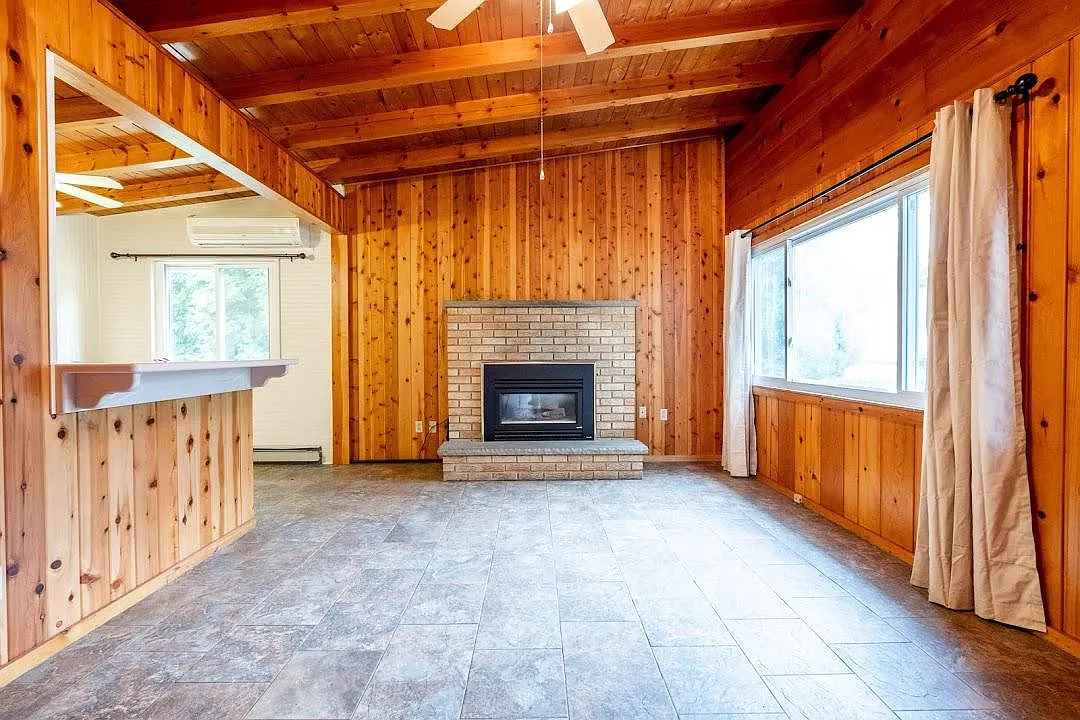 3 bed, 1100 sqft, $2,300 — Photo 4