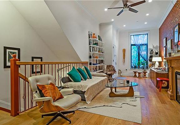 2nd image of 243 W 123rd St APT 1