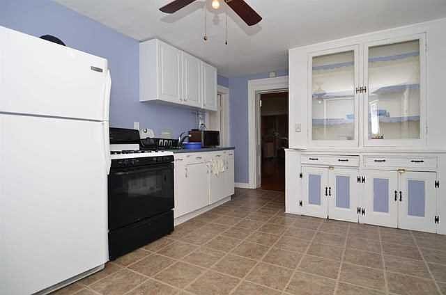 2nd image of 208 Mill St #2