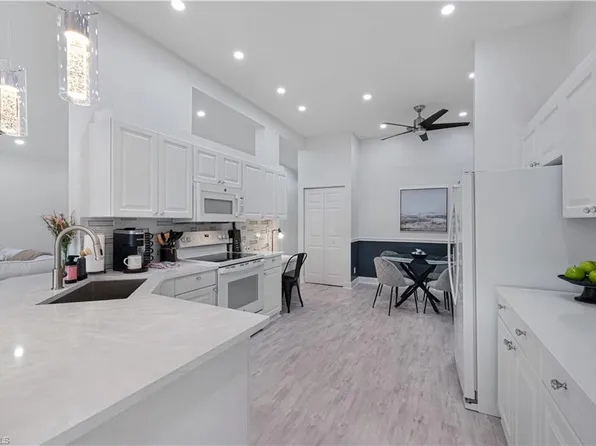 7632 Oleander Gate DR #202, NAPLES, FL 34109