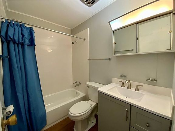 5th image of 121 Dialita Dr