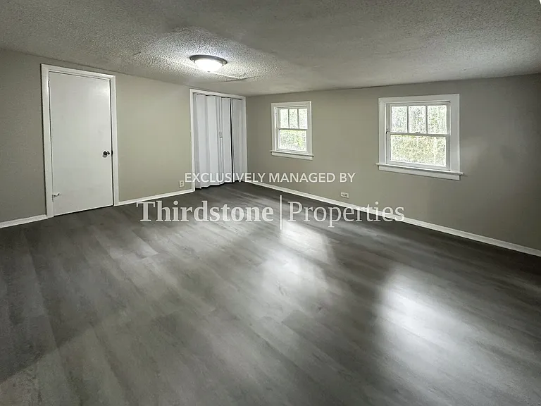 6965 Lorain St — Photo 21