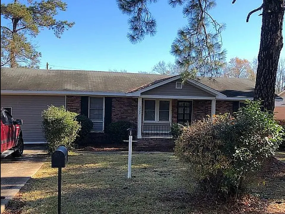 1722 Carousel Cir