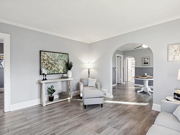 4th image of 1015 Putnam Ave