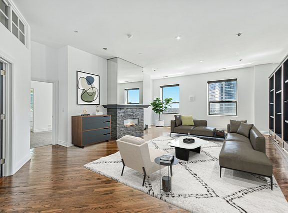 5th image of 910 S Michigan Ave APT 2006