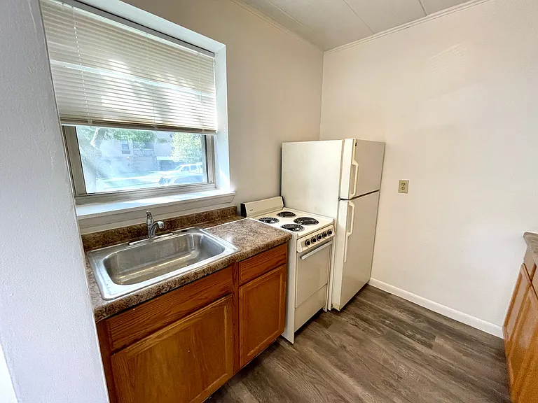 930 N Marshall St — Photo 7