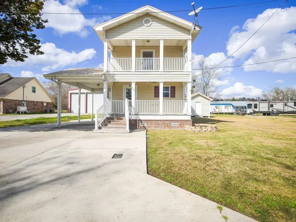 912 Bayou Dr, Pierre Part, LA 70339