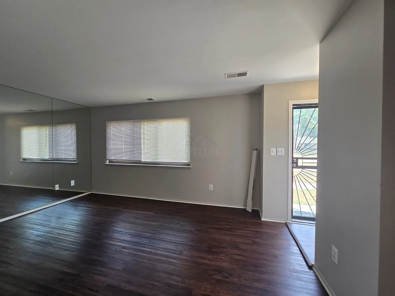 2 bed, 1.5 bath, 1210 sqft, $1,599 — Photo 3