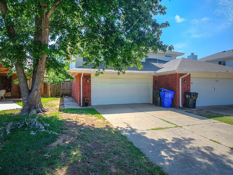 323 Potomac Dr — Photo 5
