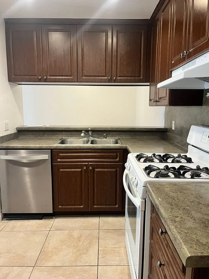 Single Family Home in Port Hueneme — Photo 4