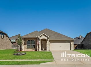 124 Gentle Winds Rd, Waxahachie, TX 75165