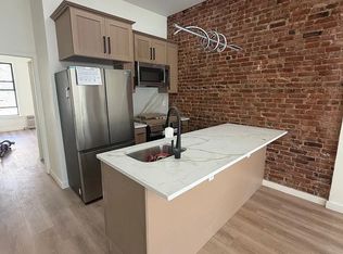 387 7th Ave APT 3, Brooklyn, NY 11215