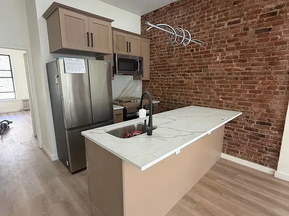 387 7th Ave APT 3, Brooklyn, NY 11215