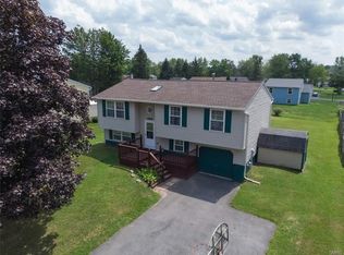 120 Colchester Rd, Minoa, NY 13116