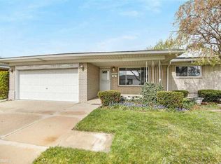 31035 Moceri Cir, Warren, MI