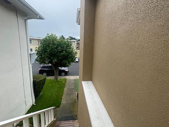 3rd image of 47 Oaklawn Dr