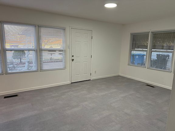 3rd image of 4660 Frankfort Ave