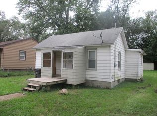 1320 E 28th St, Des Moines, IA 50317