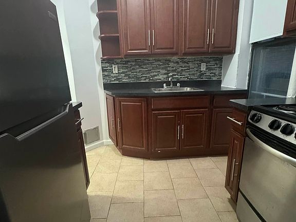 3rd image of 28 Saint Nicholas Pl APT 2A