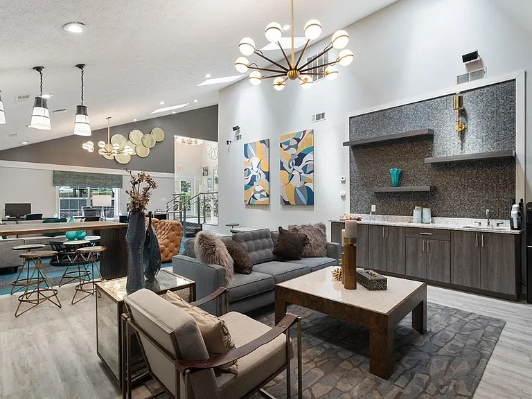 Brookstone — Photo 18