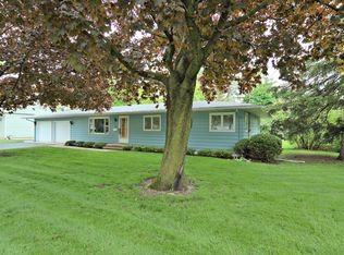 1120 Queen Anne St, Woodstock, IL 60098