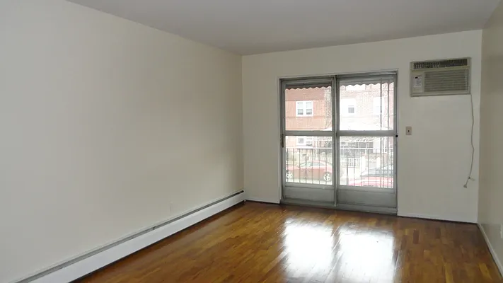 Rented by Halvatzis Realty | media 8