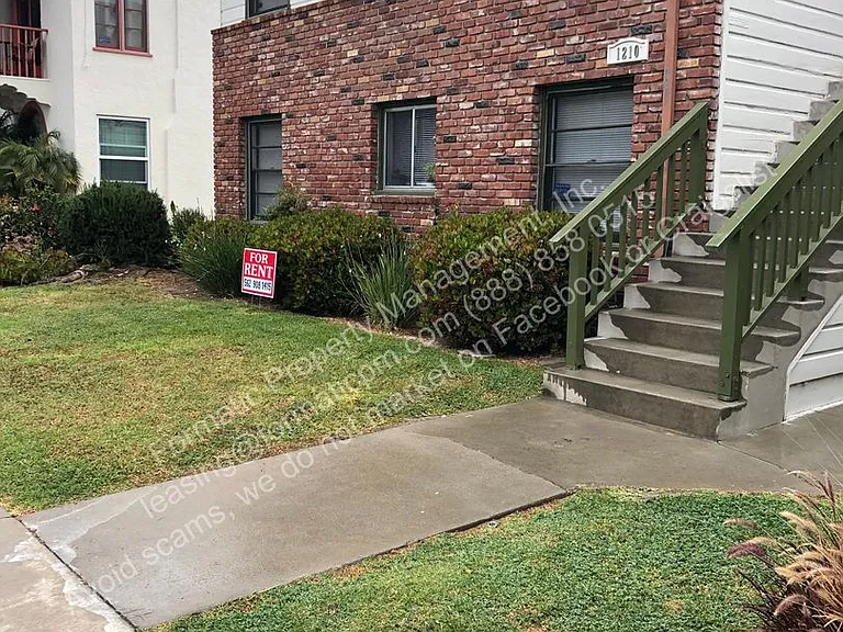 1210 Bennett Ave — Photo 1