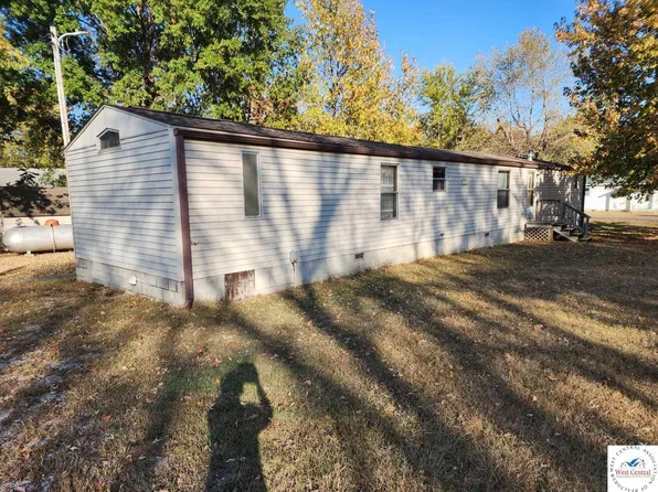 200 Tower St, Lowry City, MO 64763