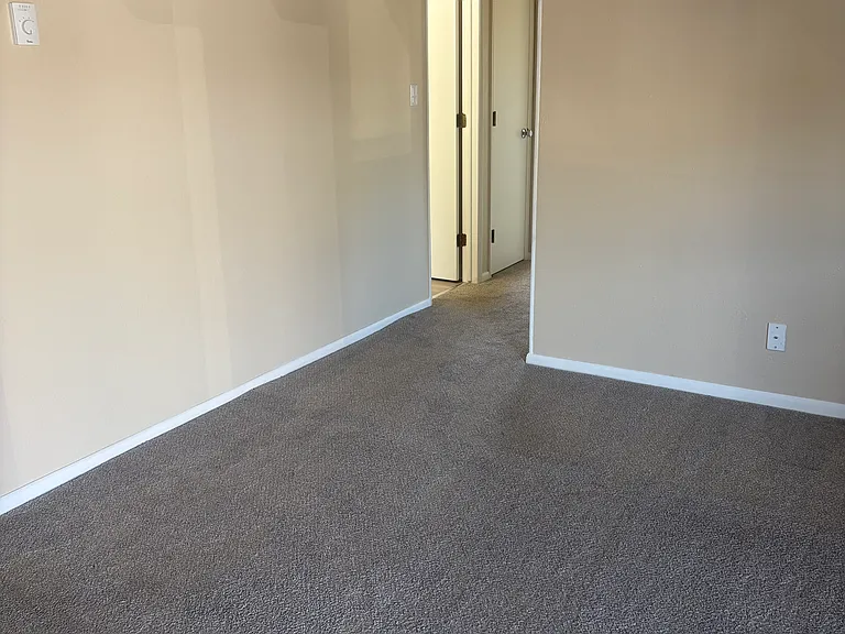 Sierra Madre Apartments — Photo 17