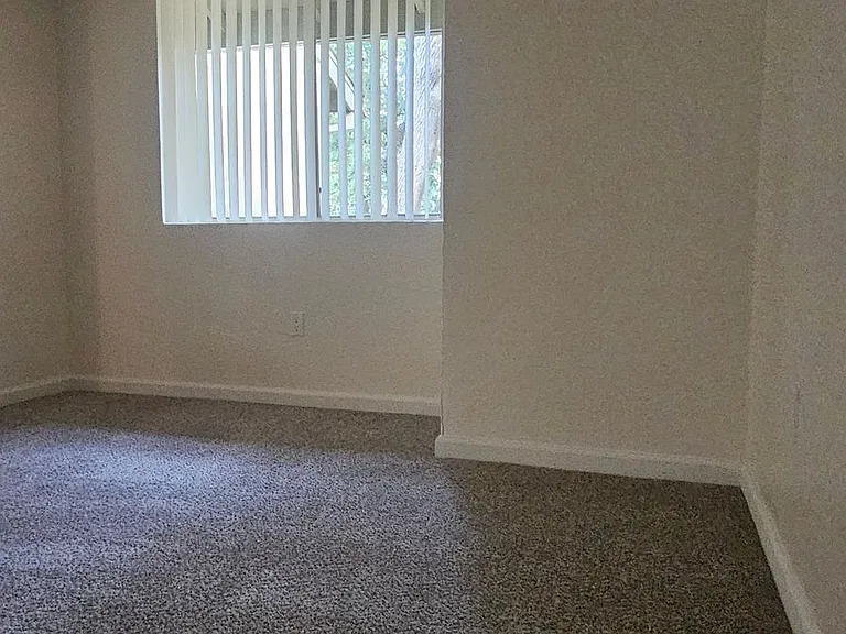 Foxworth Apartments — Photo 64
