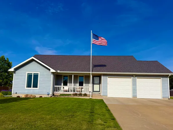 1203 S Bell Ave, Lyons, KS 67554