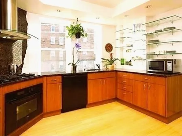 2031 Commonwealth Ave APT 8, Brighton, MA 02135