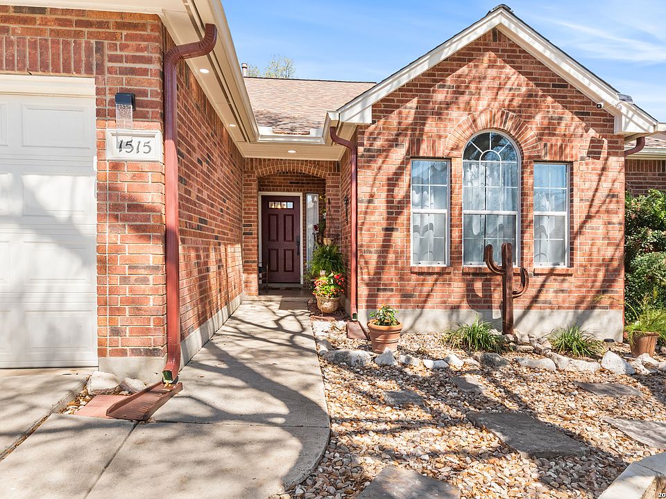1st image of 1515 Crescent Woods